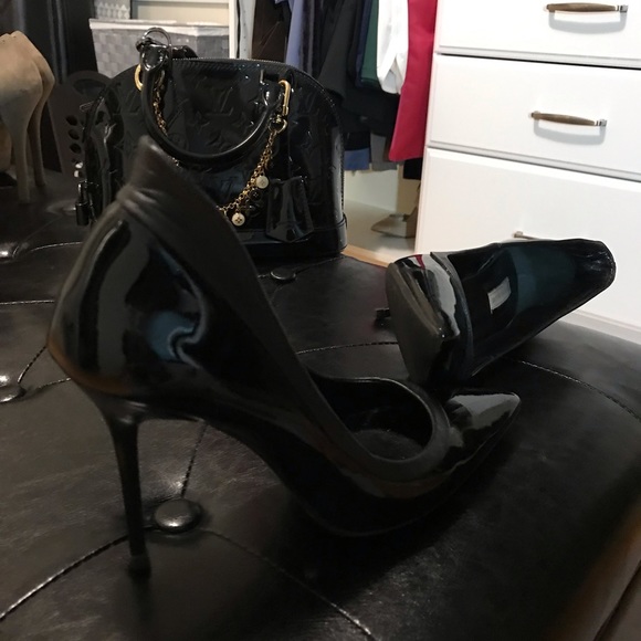 Pointy toe, patent leather, and leather trim 🖤 - Picture 2 of 8